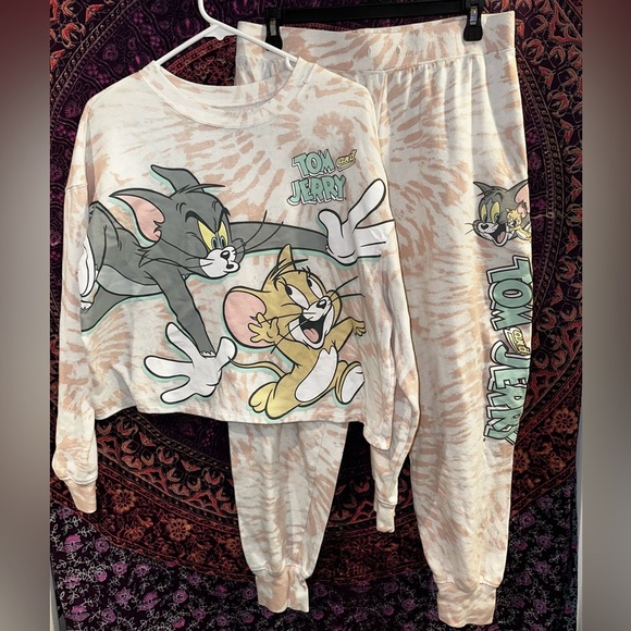 tom & jerry Tops - Disney Tom and Jerry Cream and Gray Pajama Set